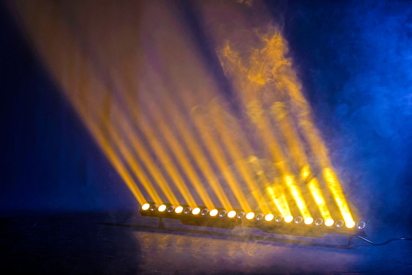 Wash and Beam: 24 x 3W LED Wall Bar